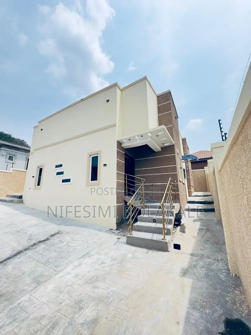 4bdrm Bungalow in Around Tobi Rentals,, Ologuneru for sale in Ologuneru