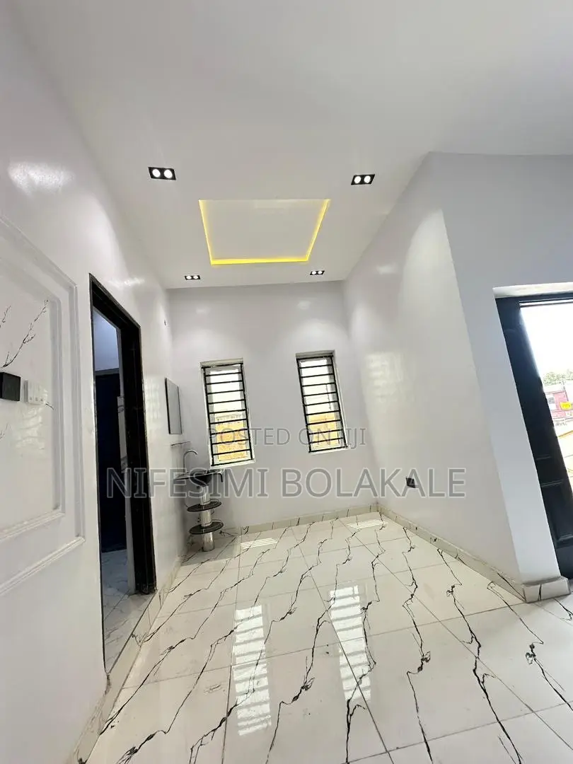 4bdrm Bungalow in Around Tobi Rentals,, Ologuneru for sale in Ologuneru