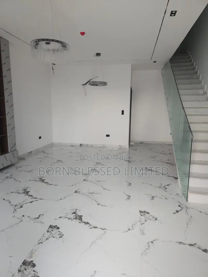 4bdrm Duplex in Lekki for sale in Lekki Phase 1