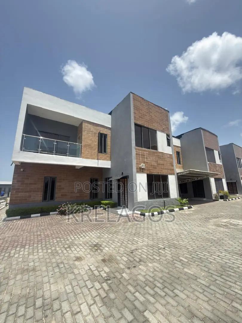 4bdrm Duplex in Sangotedo for sale in Sangotedo