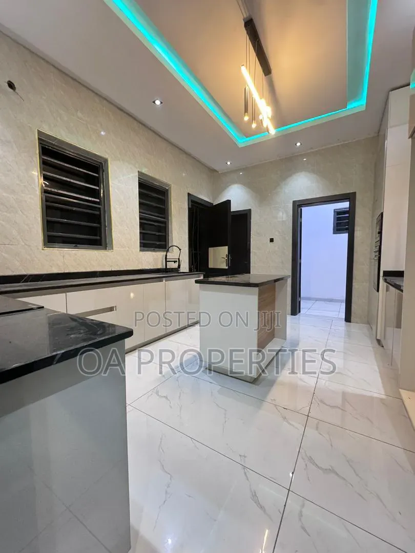 4bdrm Duplex in Carlton Gate Estate for sale in Ibadan