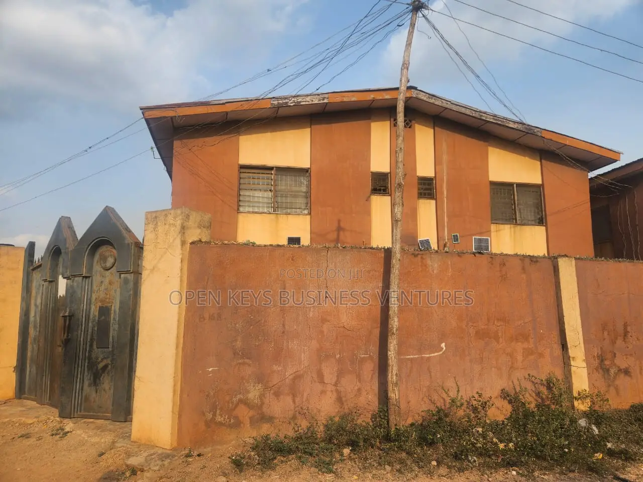 3bdrm House in Eyin Grammar, Molete for sale in Molete
