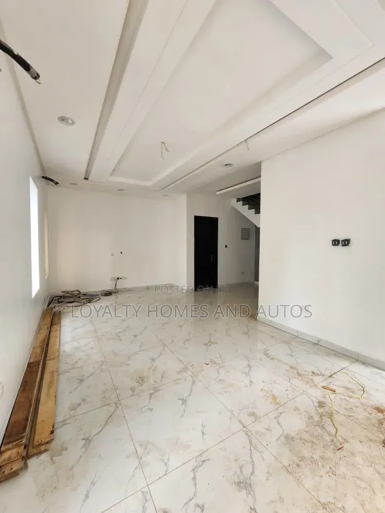 5bdrm Duplex in Airport Road / Oshodi for sale in Airport Road / Oshodi