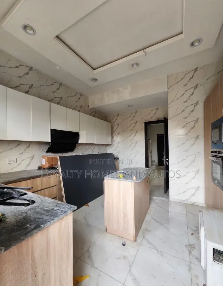 5bdrm Duplex in Airport Road / Oshodi for sale in Airport Road / Oshodi