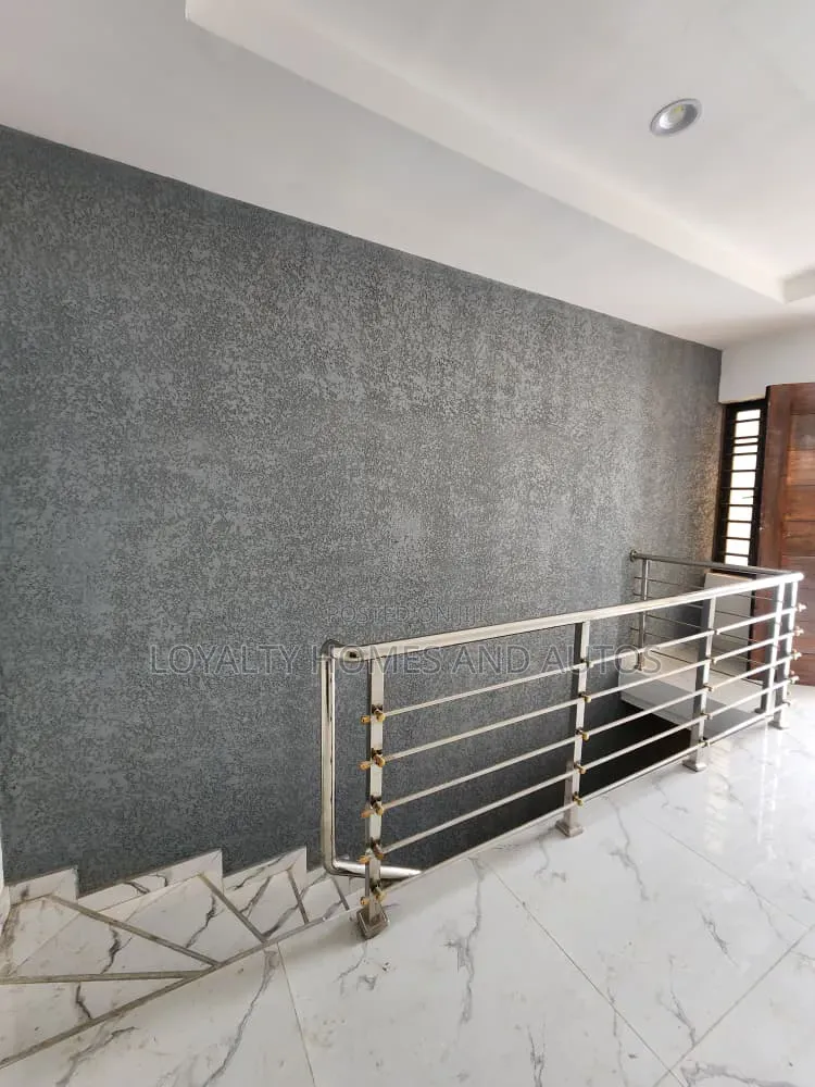 5bdrm Duplex in Airport Road / Oshodi for sale in Airport Road / Oshodi