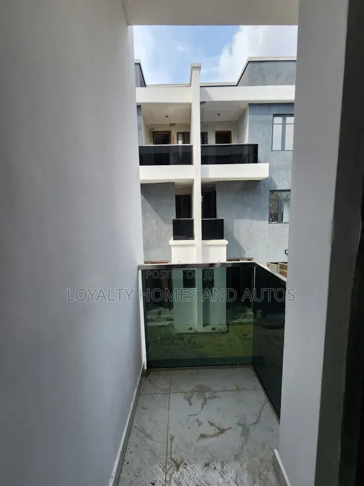 5bdrm Duplex in Airport Road / Oshodi for sale in Airport Road / Oshodi