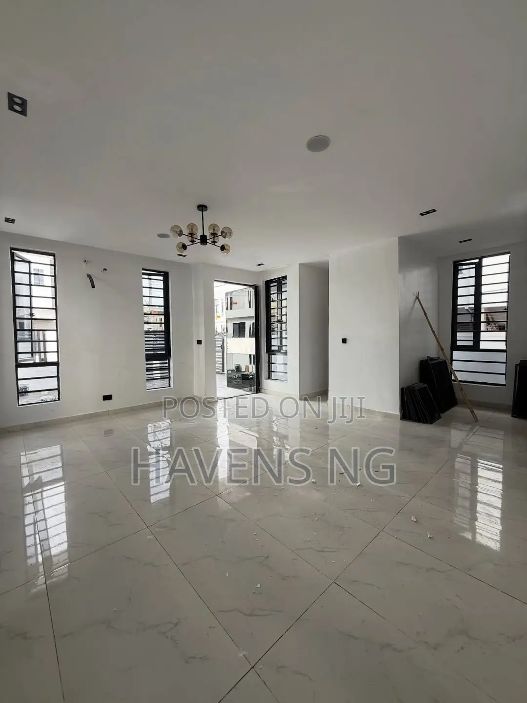 5bdrm Duplex in Ikota for sale in Ikota