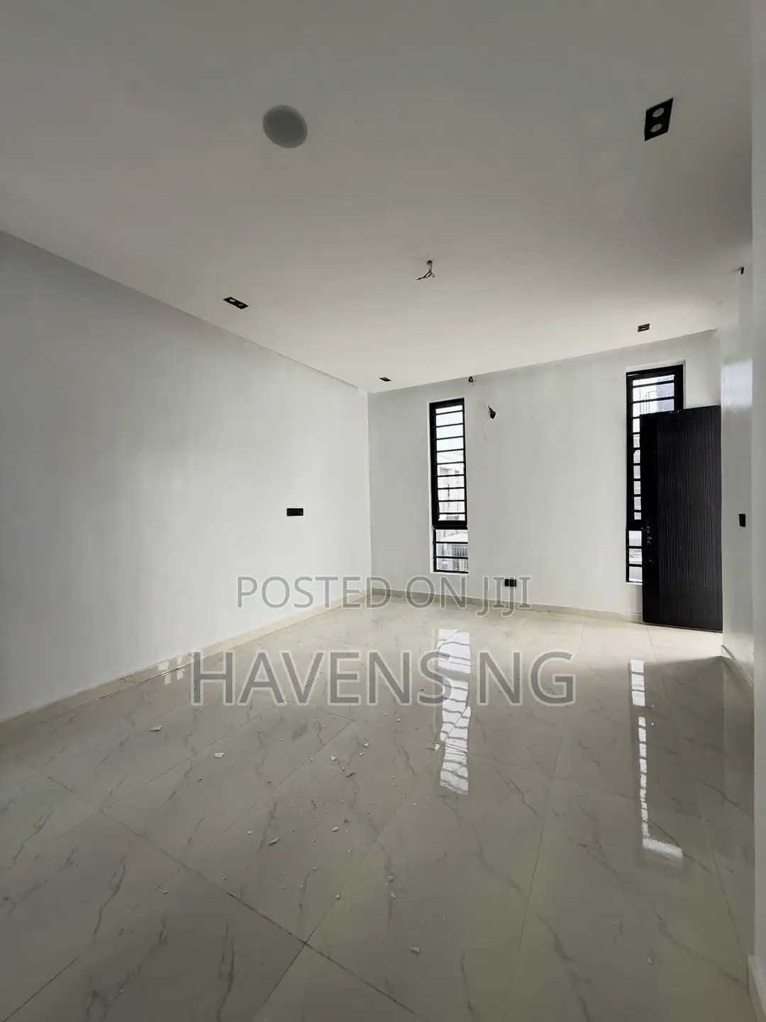 5bdrm Duplex in Ikota for sale in Ikota
