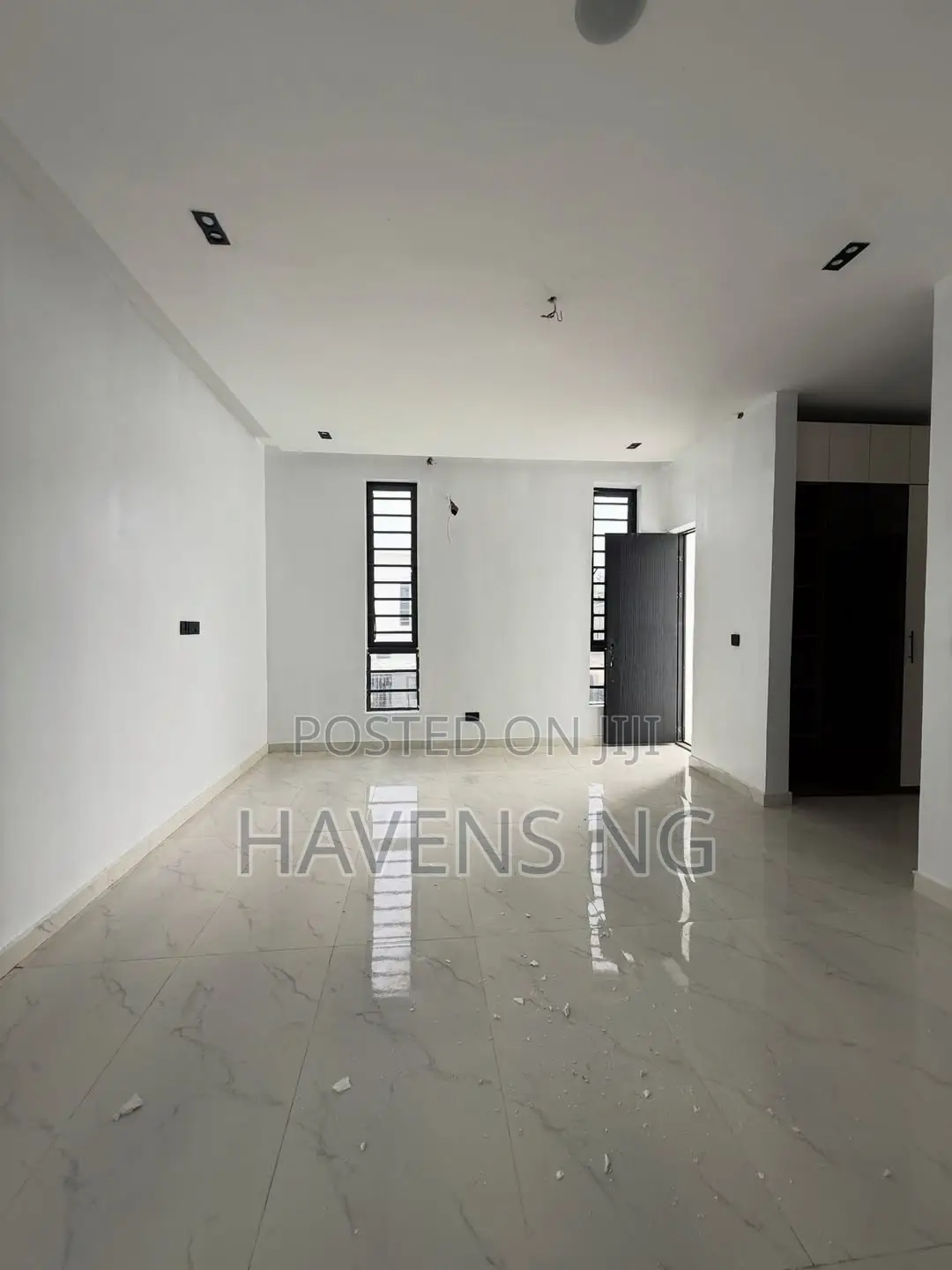 5bdrm Duplex in Ikota for sale in Ikota