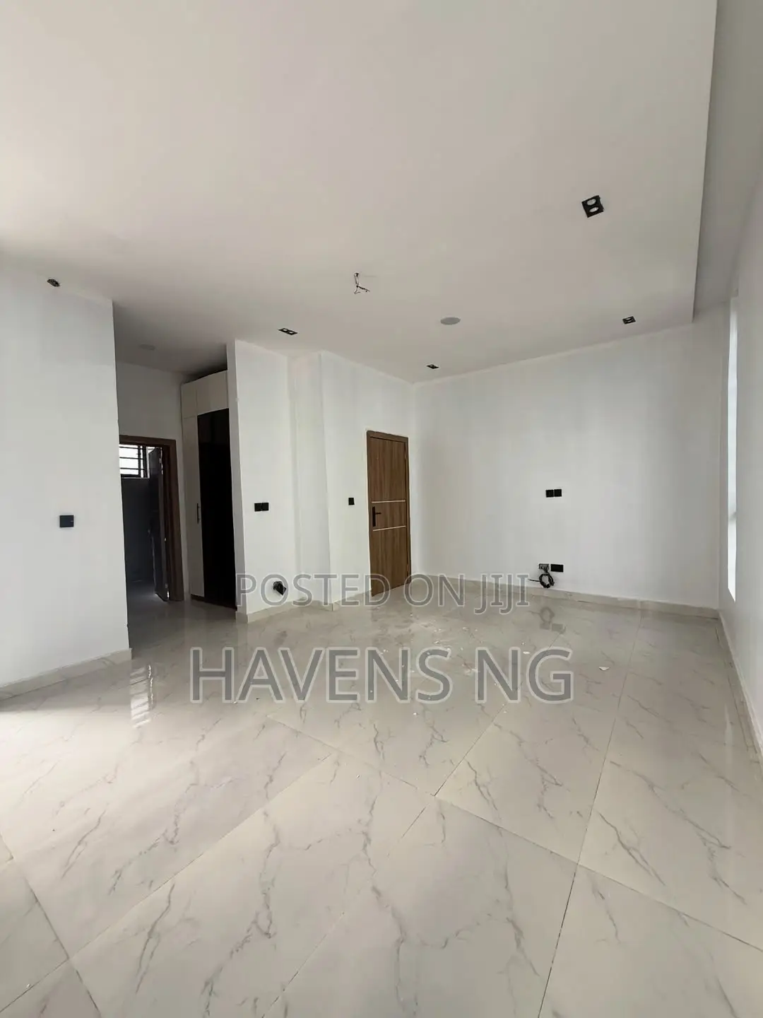 5bdrm Duplex in Ikota for sale in Ikota
