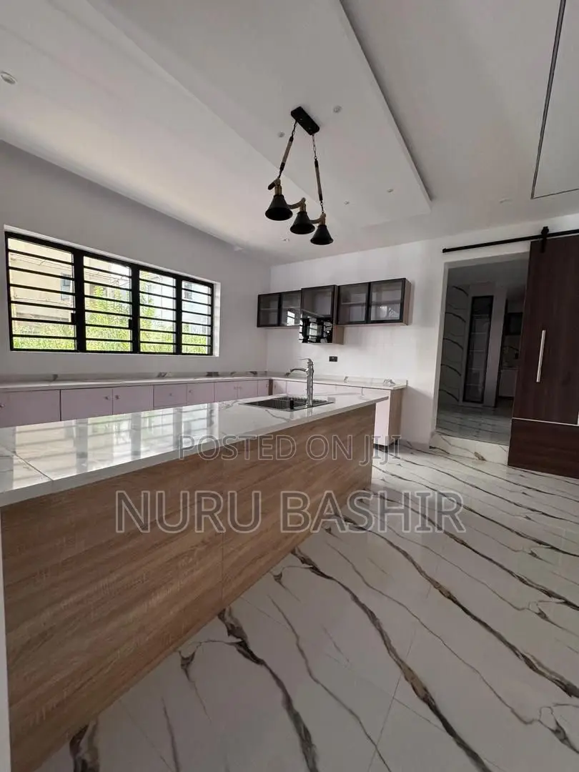 5bdrm Duplex in Lere Adigun Gra, Basorun for sale in Basorun