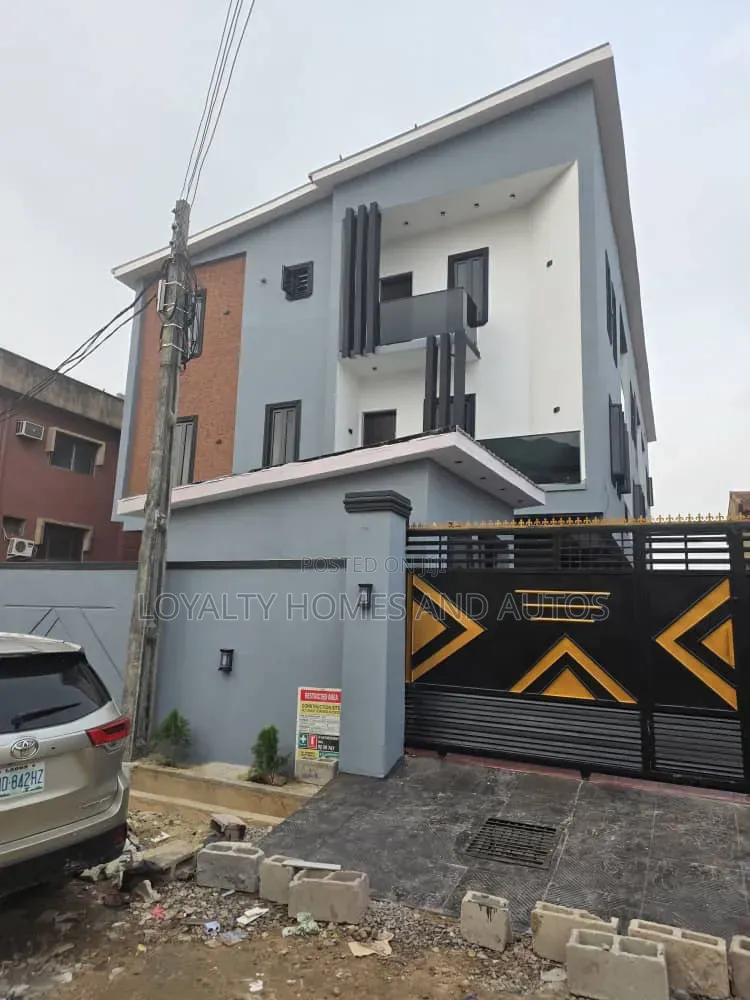 3bdrm Duplex in GRA Phase 1 for sale in GRA Phase 1