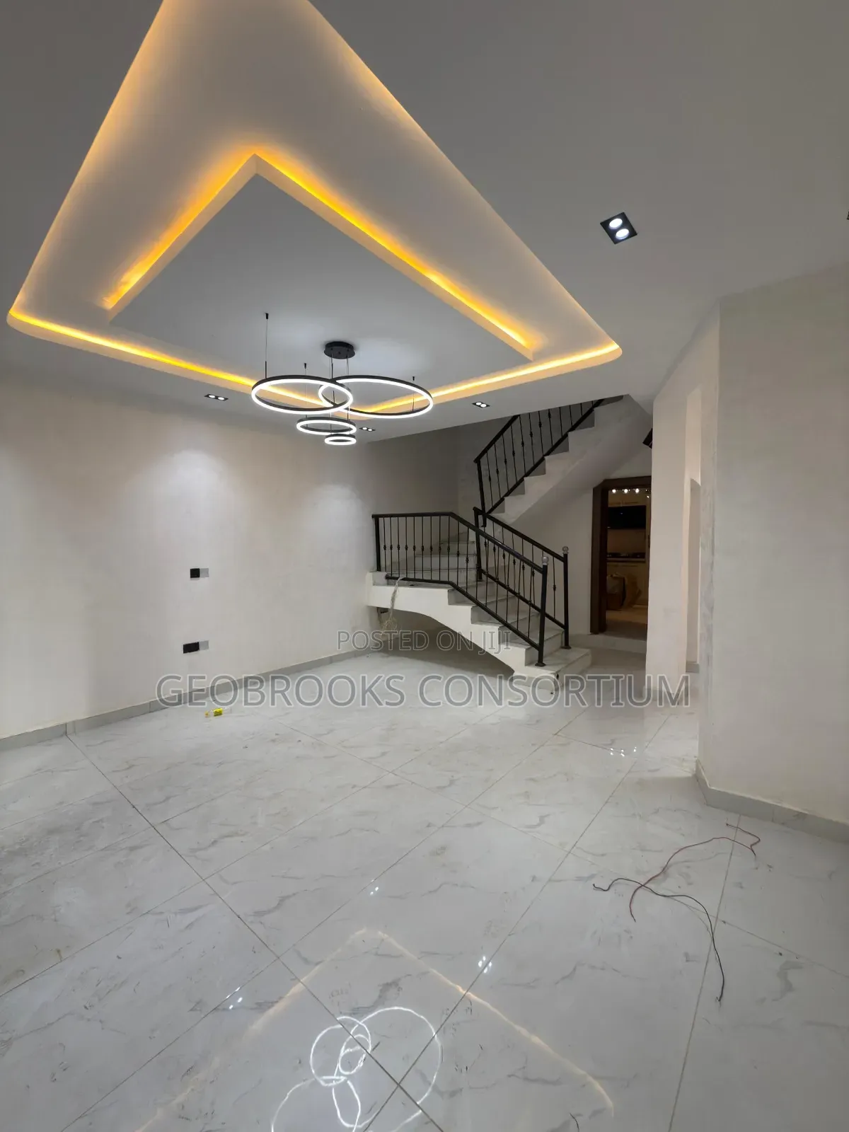 5bdrm Penthouse in Carlton Gate Estate., Akobo for sale in Akobo