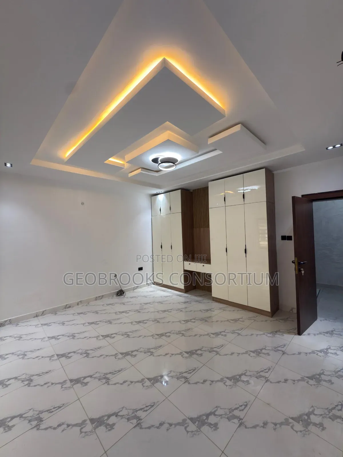 5bdrm Penthouse in Carlton Gate Estate., Akobo for sale in Akobo