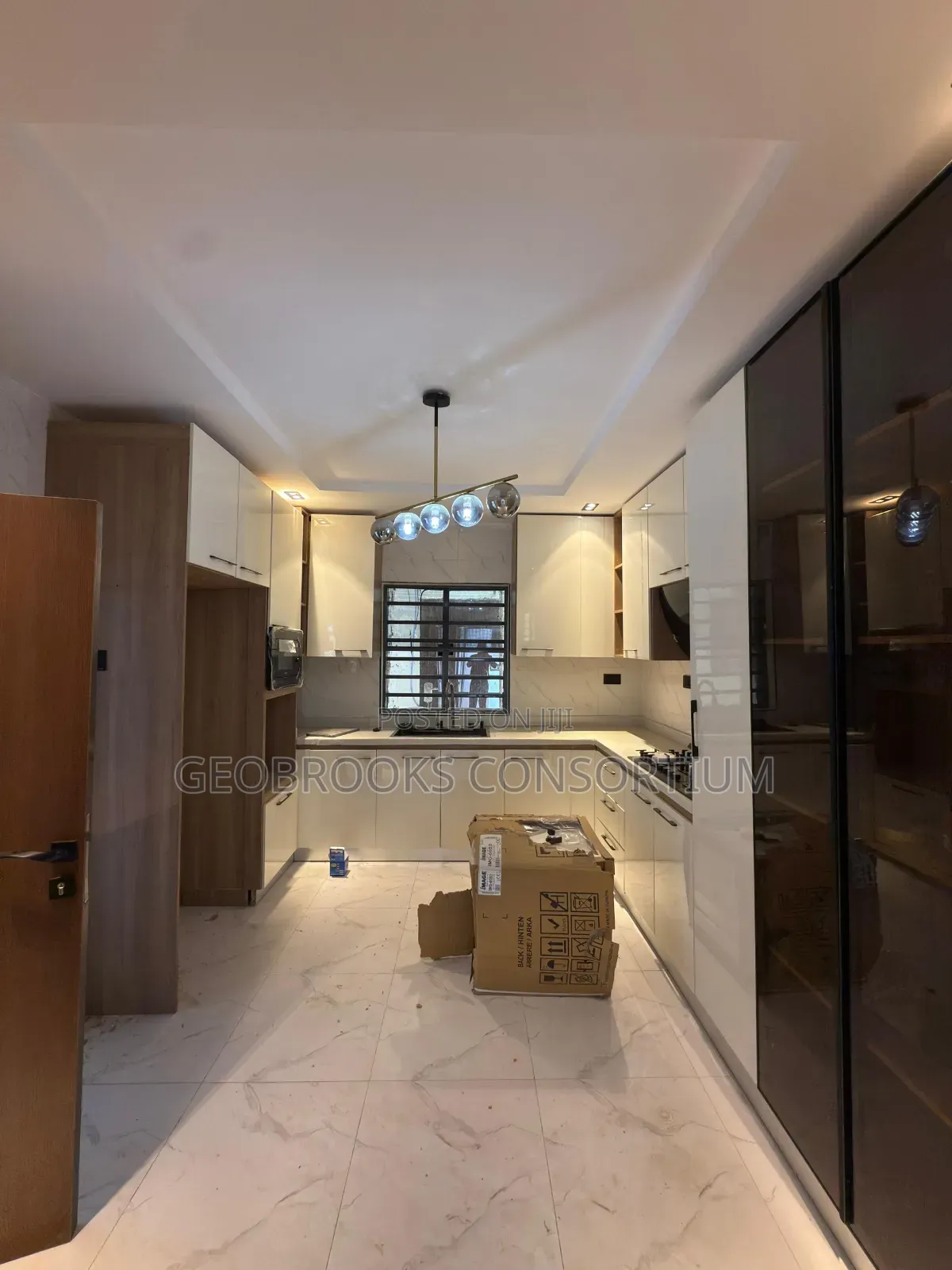 5bdrm Penthouse in Carlton Gate Estate., Akobo for sale in Akobo