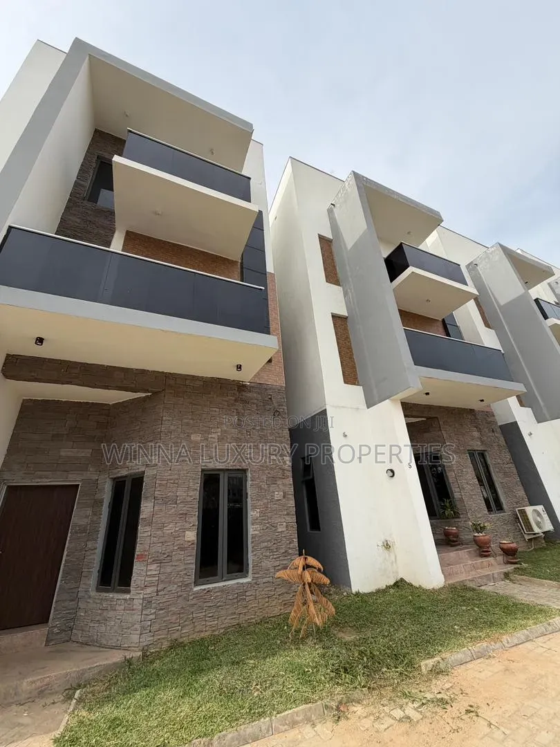 4bdrm Townhouse/Terrace in Lifecamp for sale in Life Camp