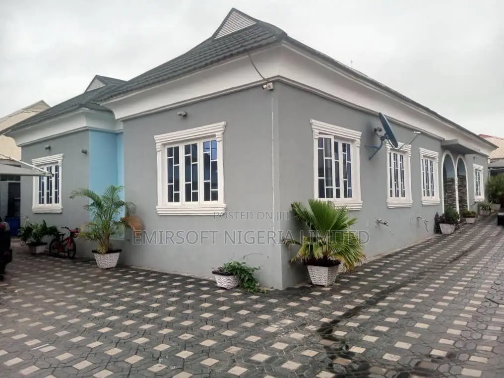 4bdrm Bungalow in Teslim Jimoh Street,, Jericho for sale in Jericho