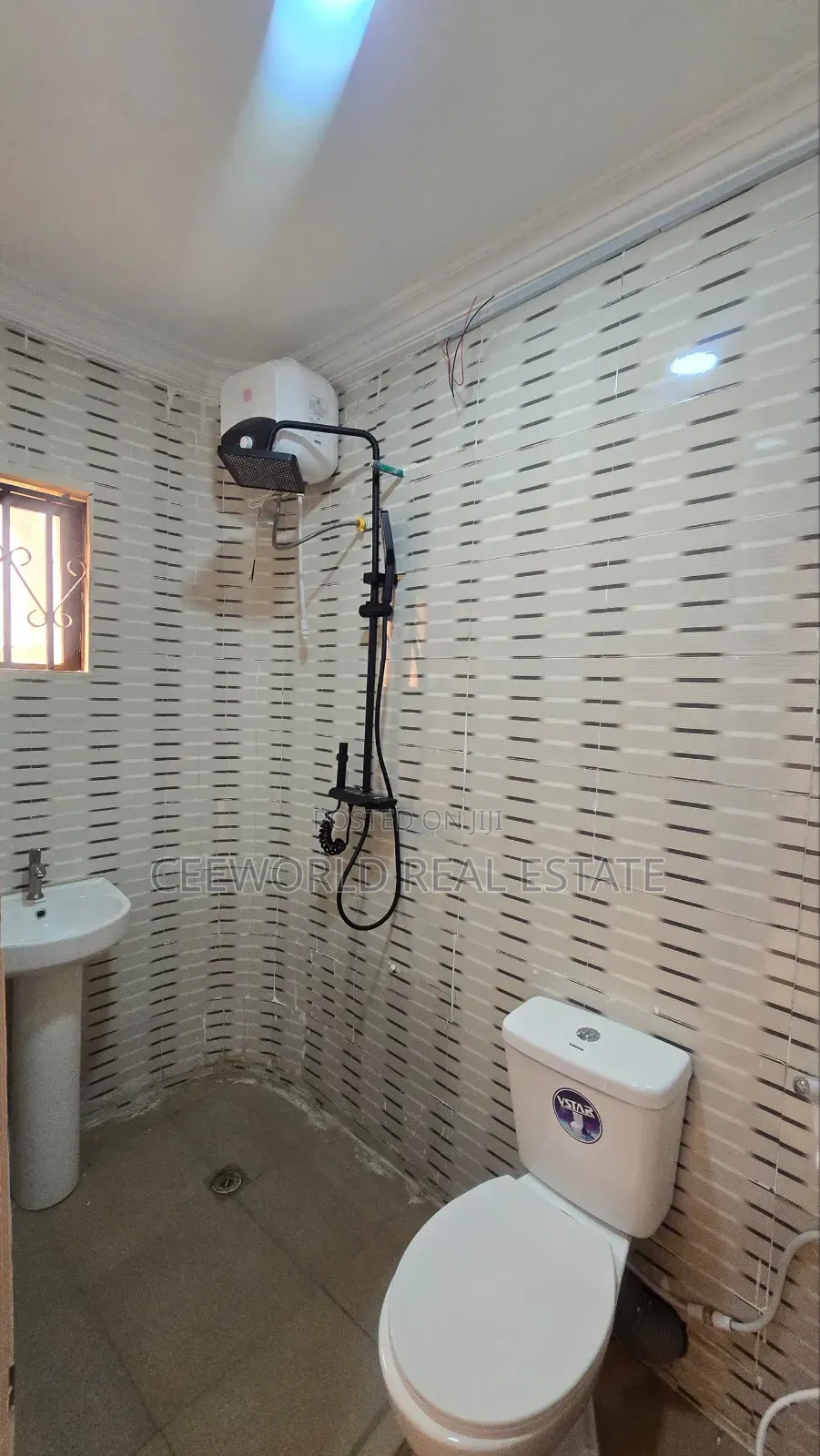 3bdrm Apartment in Oluwonla Bashorun, Basorun for rent in Basorun