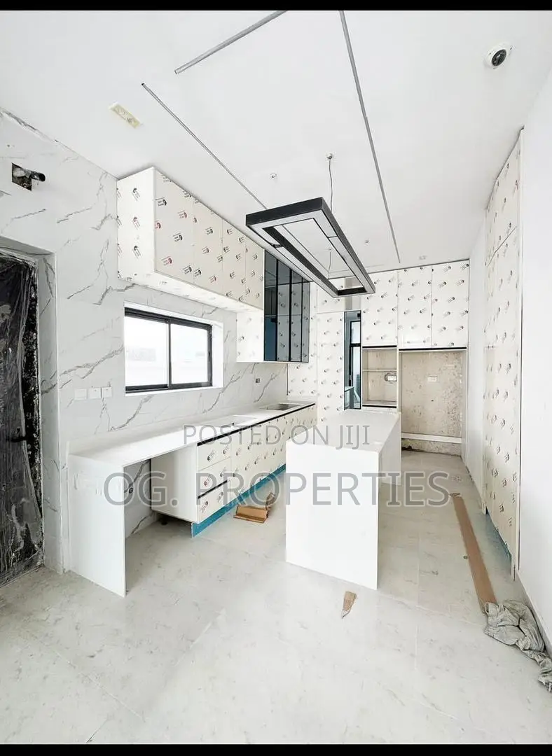 4bdrm Duplex in Ikota for sale in Ikota