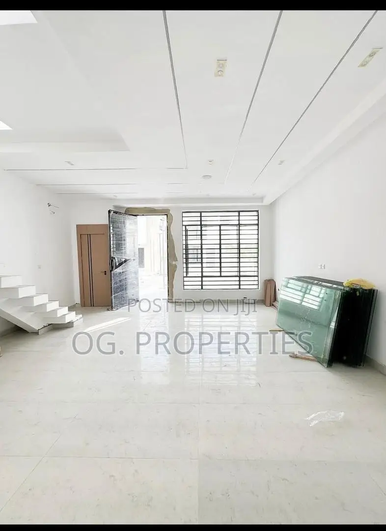 4bdrm Duplex in Ikota for sale in Ikota