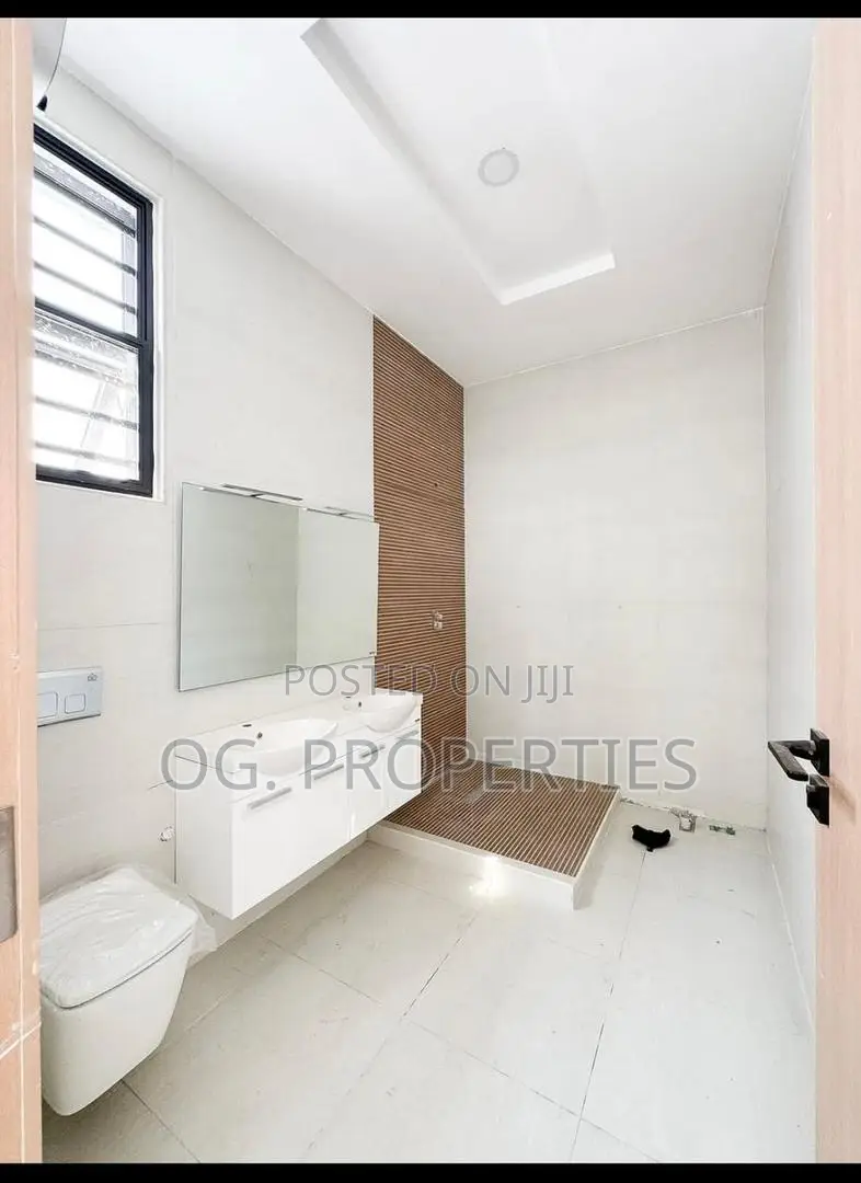 4bdrm Duplex in Ikota for sale in Ikota
