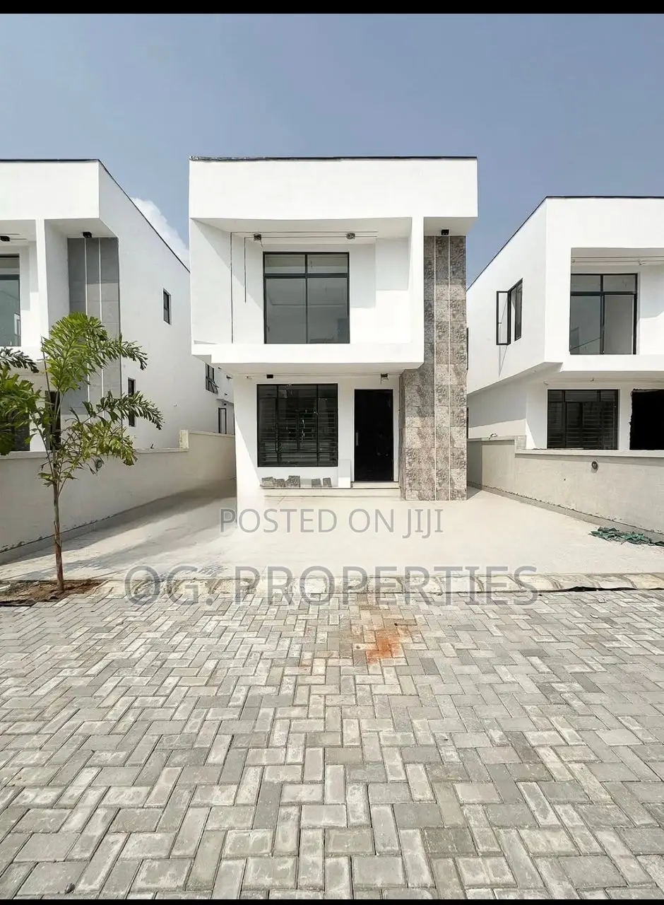 4bdrm Duplex in Ikota for sale in Ikota