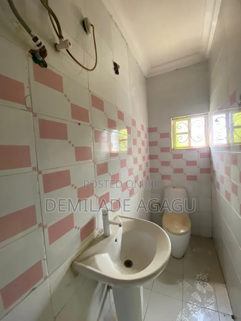 4bdrm Duplex in Thomas Estate for sale in Thomas Estate