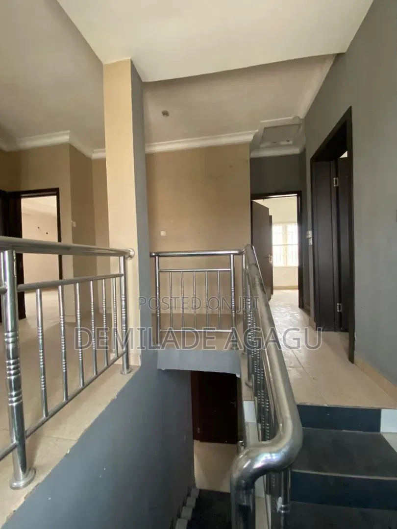 4bdrm Duplex in Thomas Estate for sale in Thomas Estate