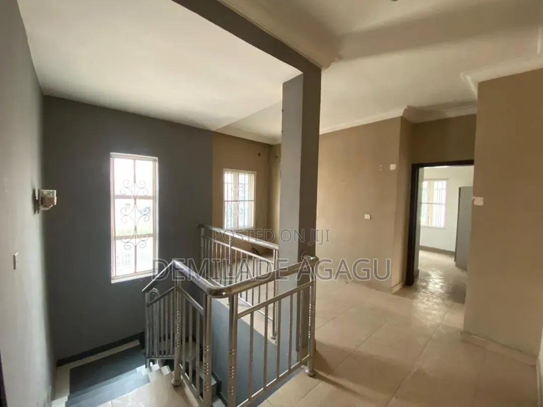 4bdrm Duplex in Thomas Estate for sale in Thomas Estate