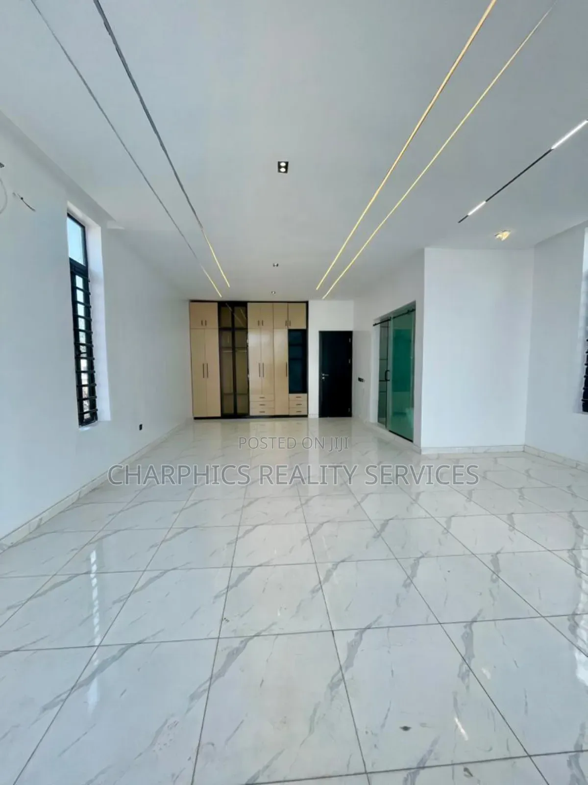 5bdrm Duplex in Ikota for sale in Ikota