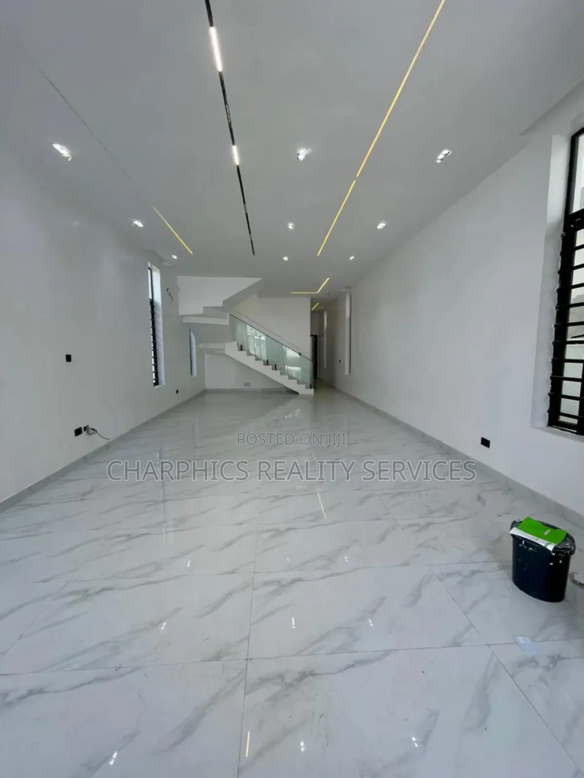 5bdrm Duplex in Ikota for sale in Ikota