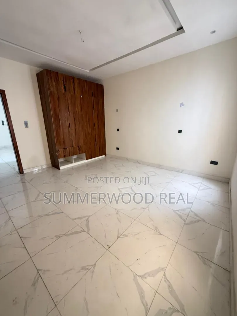 1bdrm Block of Flats in Abraham Adesanya Estate for sale in Abraham Adesanya Estate