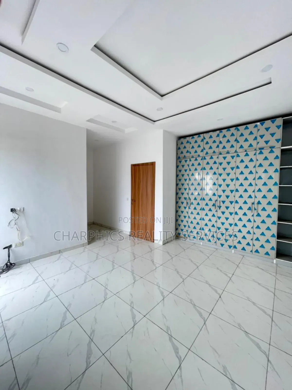 4bdrm Duplex in Ologolo for sale in Ologolo