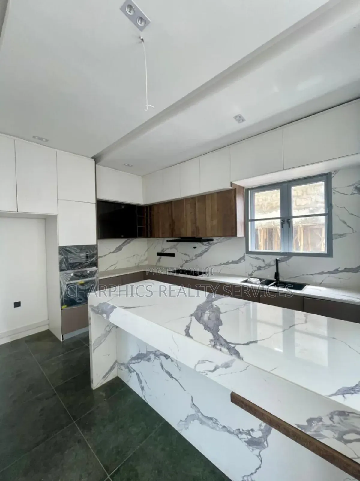 3bdrm Duplex in Lekki Phase 1 for sale in Lekki Phase 1