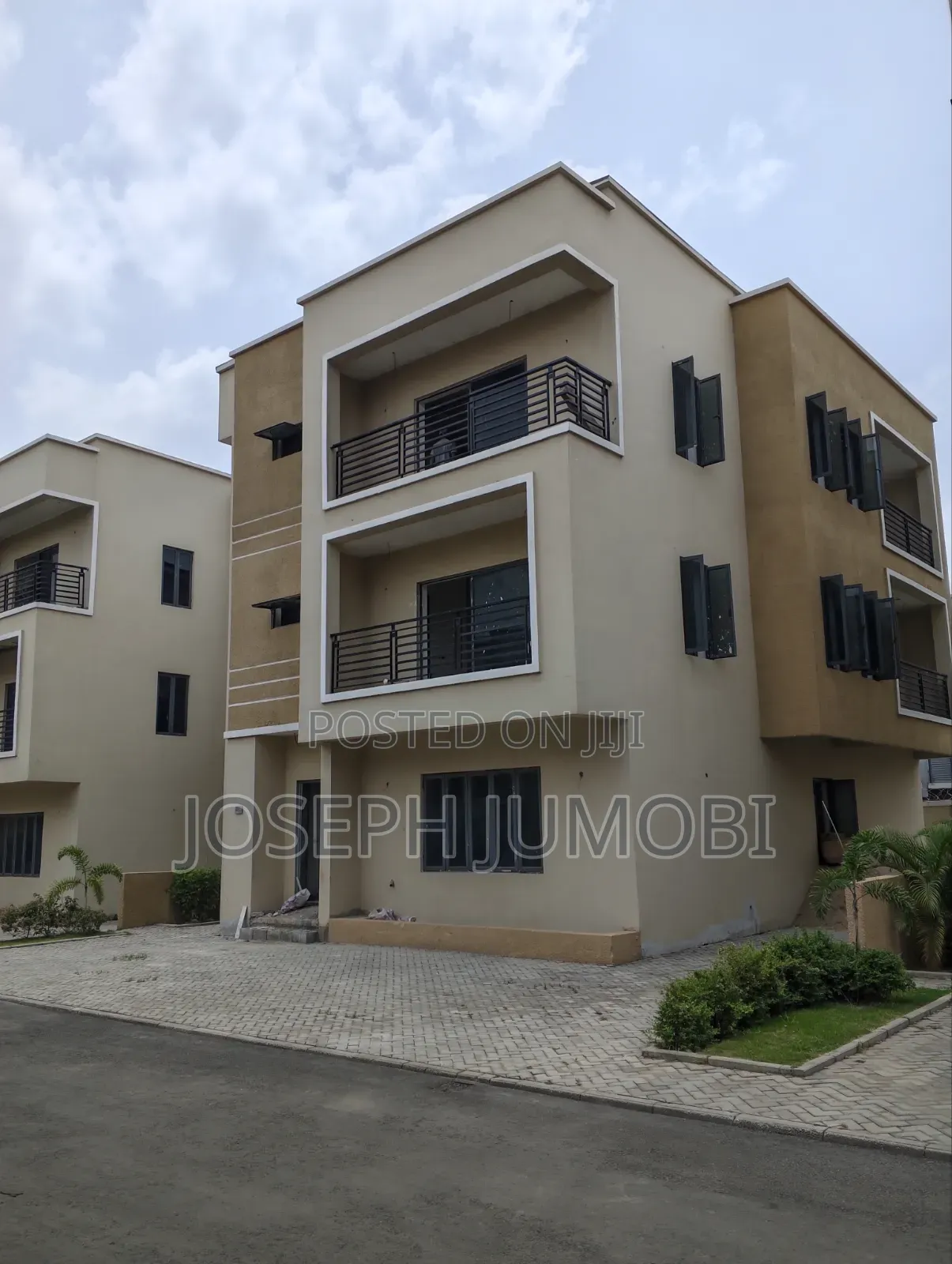 5bdrm Duplex in Hart Court, Jahi for sale in Jahi