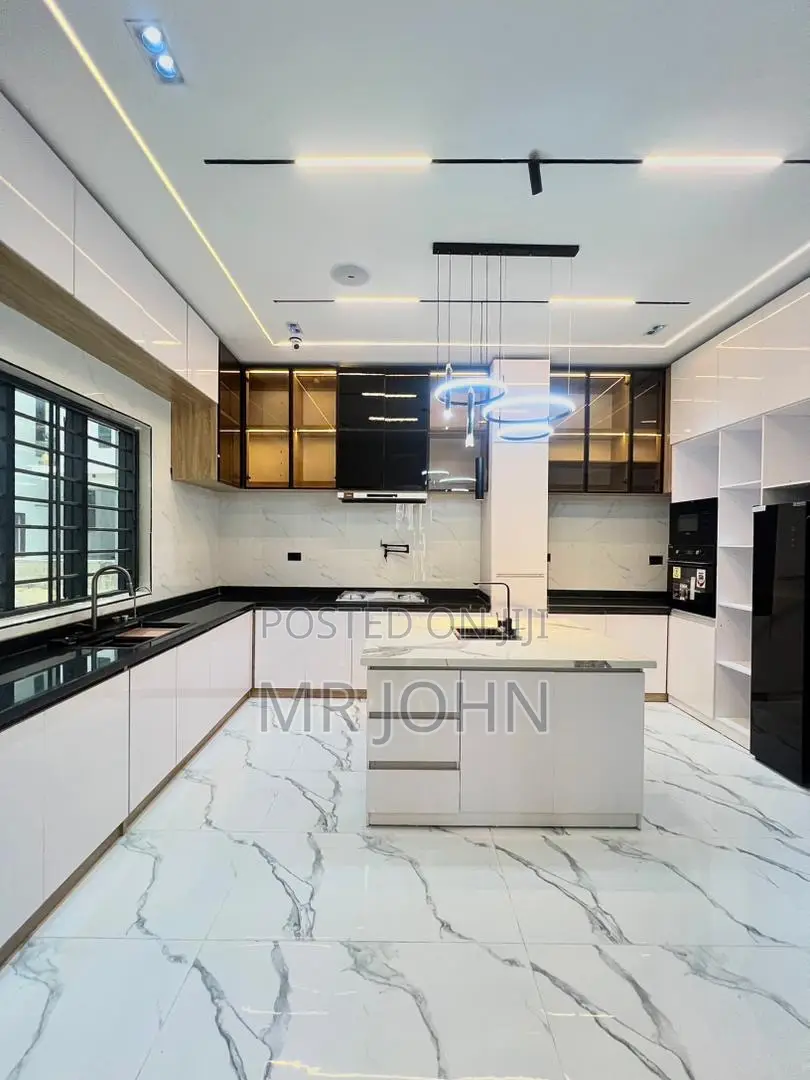 5bdrm House in De Man Pr, Lekki for sale in Lekki
