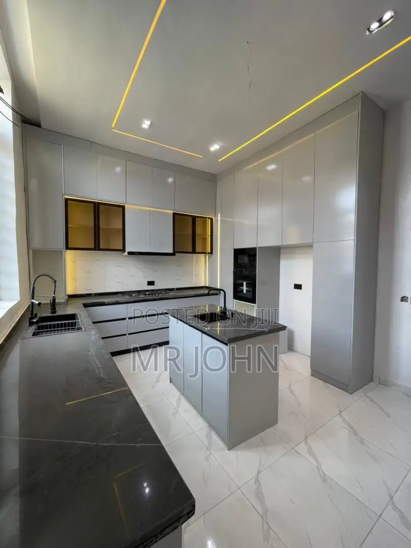 5bdrm House in De Man Pr, Lekki for sale in Lekki