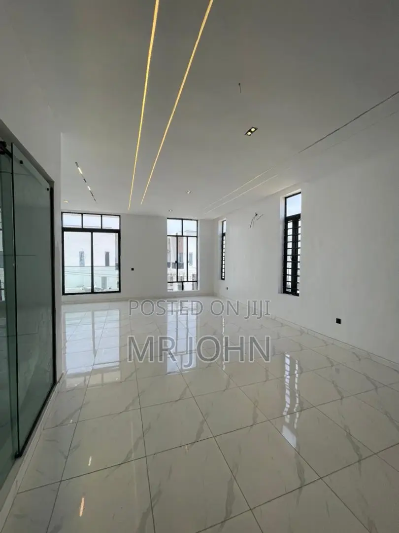 5bdrm House in De Man Pr, Lekki for sale in Lekki