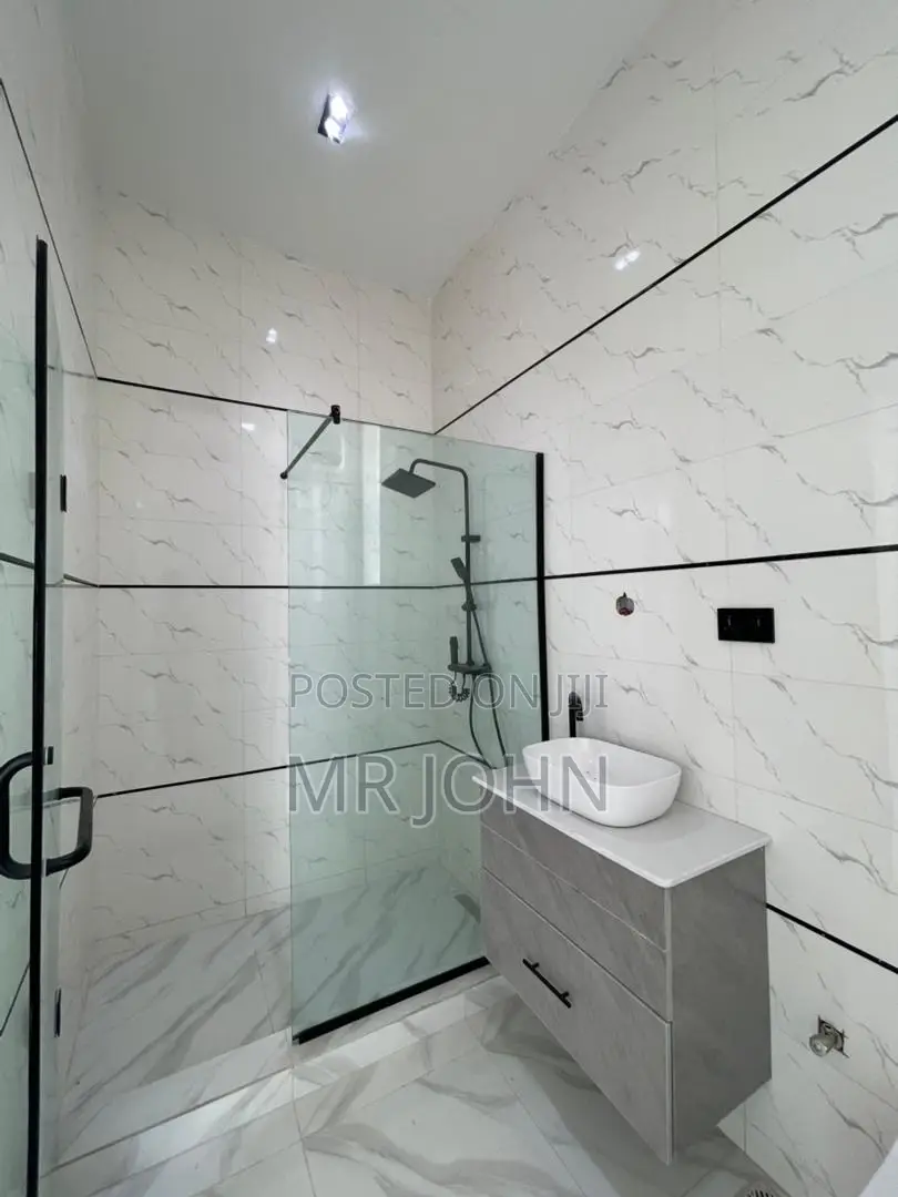 5bdrm House in De Man Pr, Lekki for sale in Lekki
