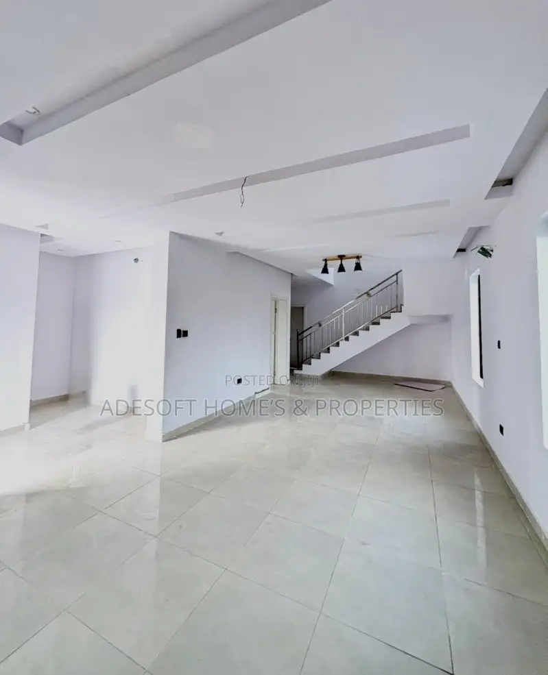 4bdrm Duplex in Carlton Gate Estate, for sale in Akobo