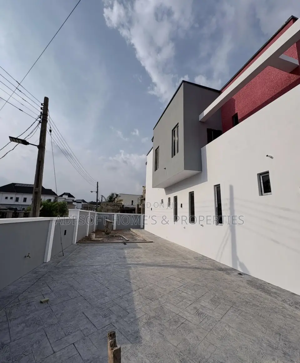 4bdrm Duplex in Carlton Gate Estate, for sale in Akobo