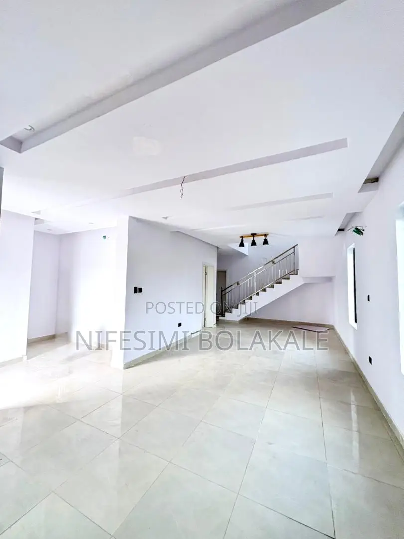 4bdrm Duplex in Carlton Gate Estate, for sale in Akobo