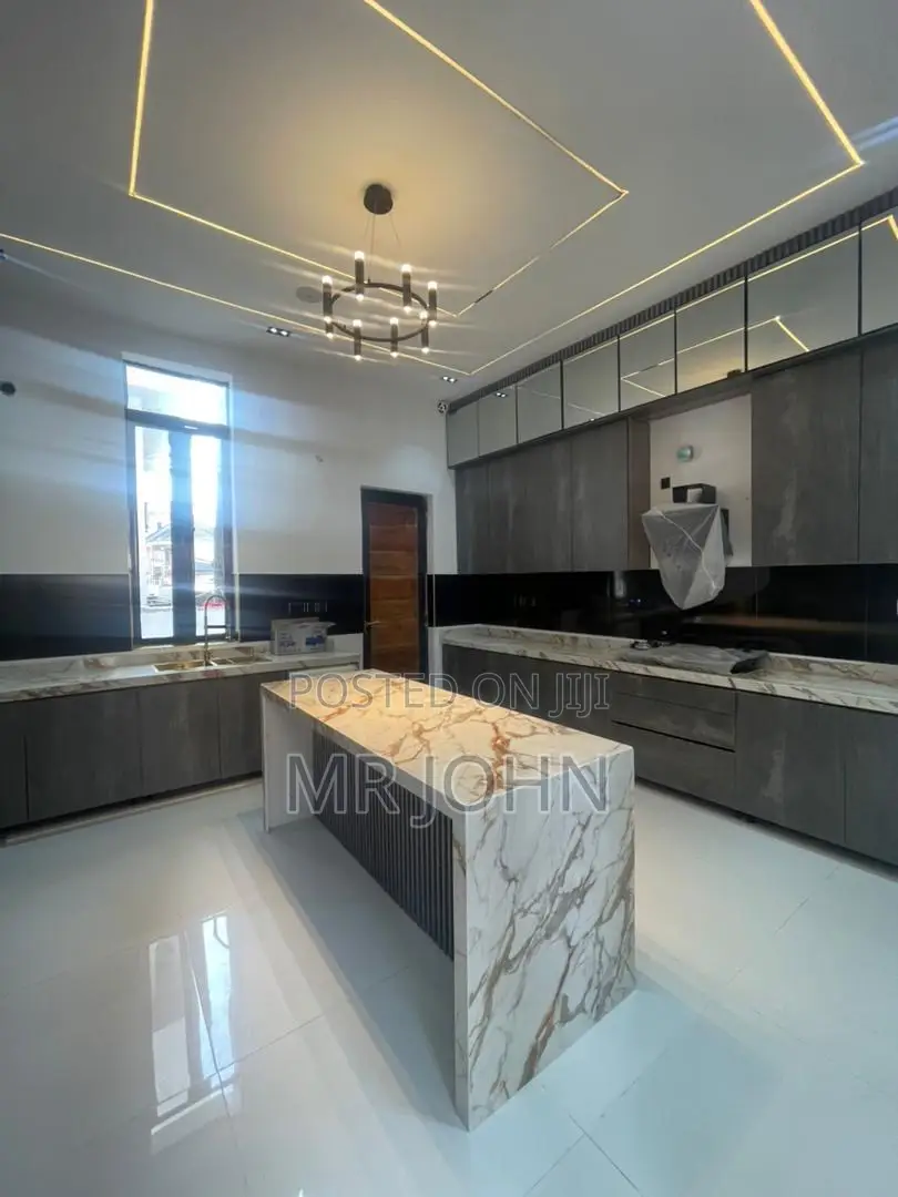 5bdrm House in De Man Pr, Lekki for sale in Lekki