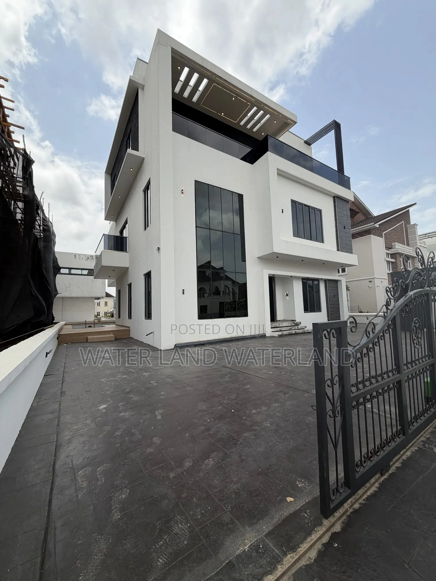 5bdrm Duplex in Pinnock Beach Estate, Ologolo for sale in Ologolo