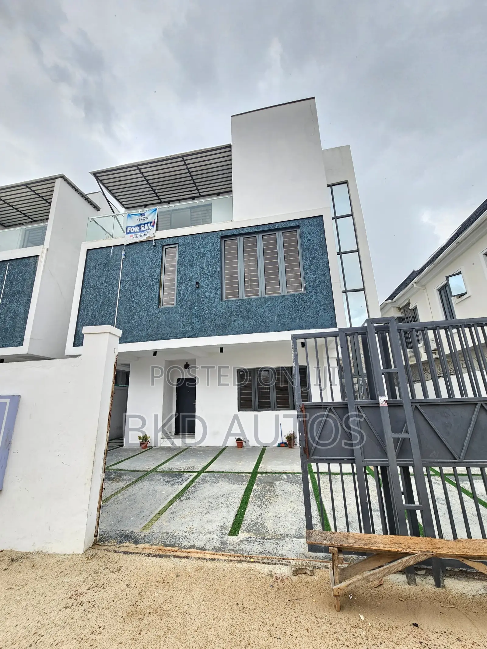 4bdrm Duplex in Ologolo for sale in Ologolo