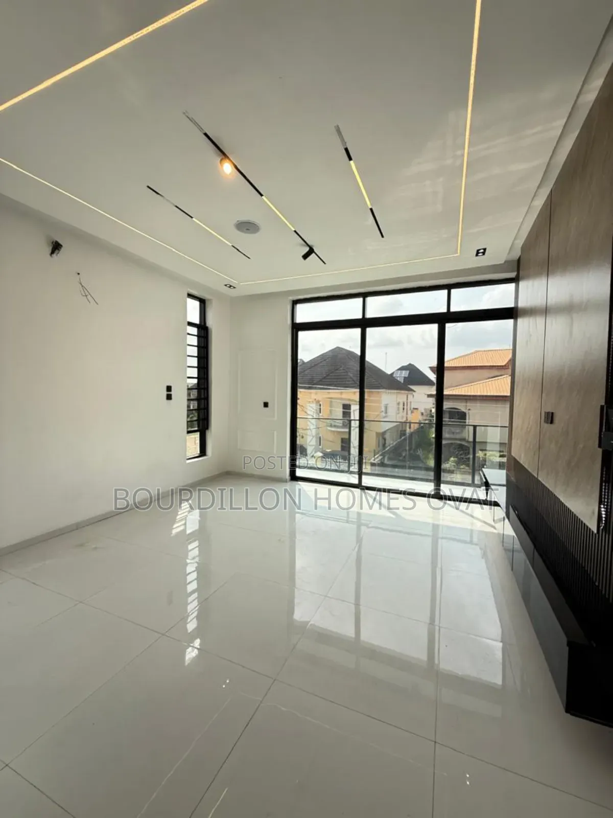 5bdrm Duplex in Peninsula Estate for sale in Peninsula Estate