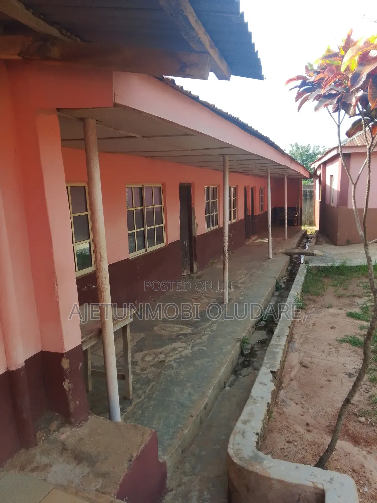 14bdrm Block of Flats in Bank Road Ado Ekiti for sale in Ado Ekiti