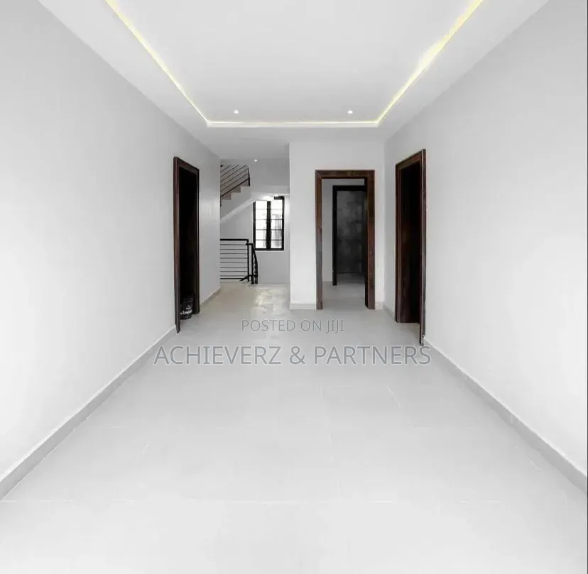 5bdrm Duplex in Jahi for sale in Jahi