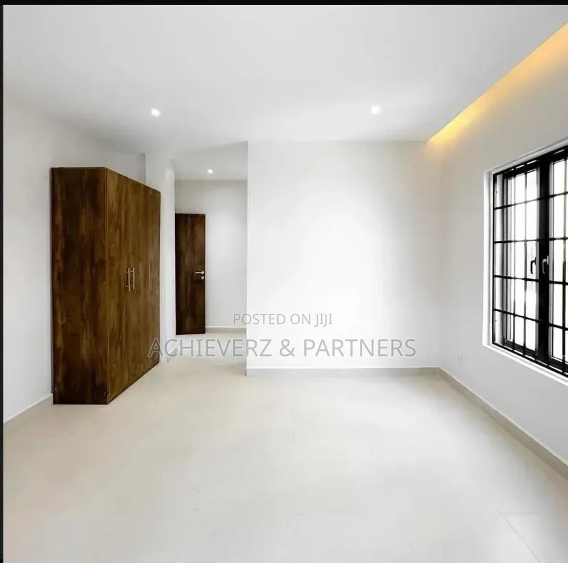 5bdrm Duplex in Jahi for sale in Jahi