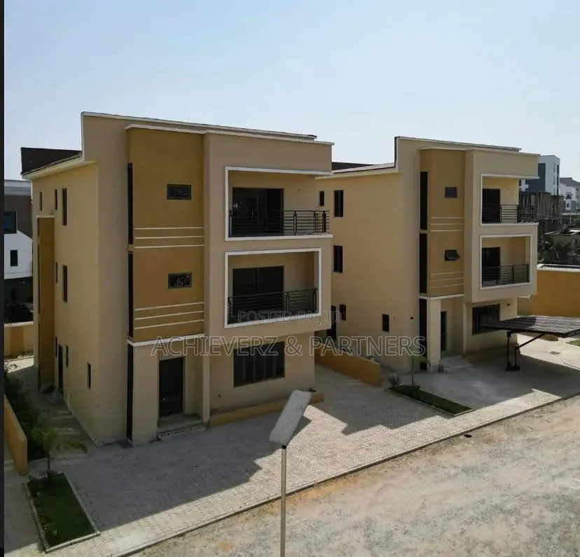 5bdrm Duplex in Jahi for sale in Jahi